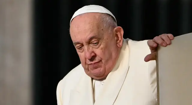 El Papa no estará en Semana Santa pese a signos de mejoría.