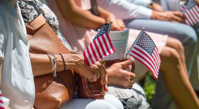 Esta pregunta de la bandera podría complicar tu ciudadanía USA. Esta pregunta de la bandera podría complicar tu ciudadanía USA.
