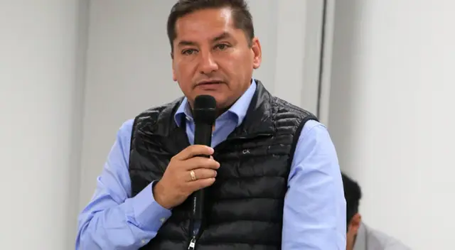 Alcalde de Comas, Ulises Villegas fue sentenciado a seis años de prisión por el delito de colusión agravada Alcalde de Comas, Ulises Villegas fue sentenciado a seis años de prisión por el delito de colusión agravada