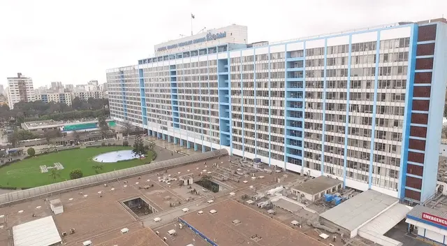 Una mujer se habría lanzado desde el piso  14 del Hospital Rebagliati.