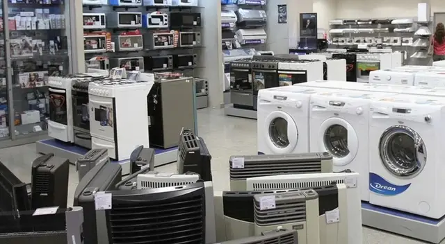 Para calcular el consumo, divide los vatios entre mil y multiplica por las horas de uso mensual para obtener el gasto en kWh.