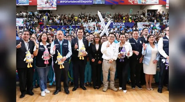 Presidente del IPD junto al ministro de Salud.