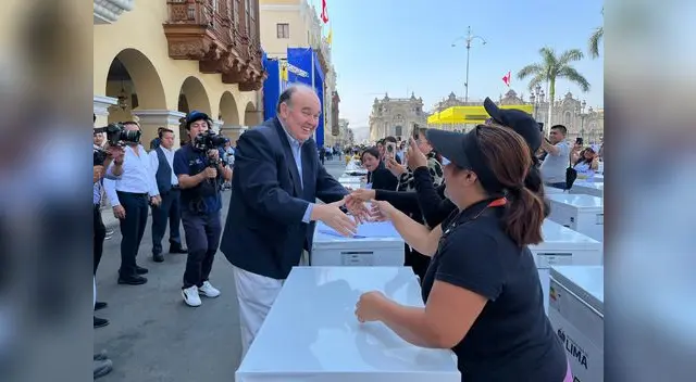 Rafael López Aliaga saluda elección del Papa León XIV