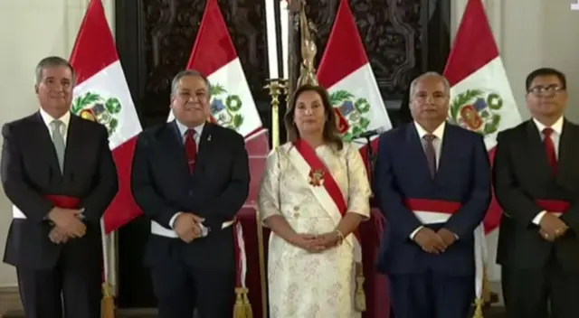 A pocas horas del inicio del paro nacional del 14 de mayo, Dina Boluarte tomó juramento a los nuevos ministros.