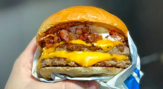 Marca de hamburguesa es vetada de ciudad en Estados Unidos.