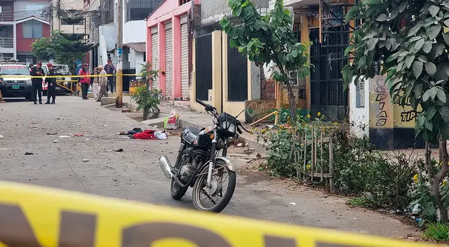 Extorsionadores intentaron detonar un explosivo y uno de ellos termina muerto.
