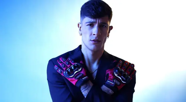 Emil conquista al público de Ecuador con 'Tokio'