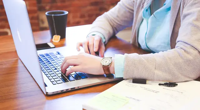 España aprueba ley que permite a migrantes trabajar tras sus estudios. España aprueba ley que permite a migrantes trabajar tras sus estudios.