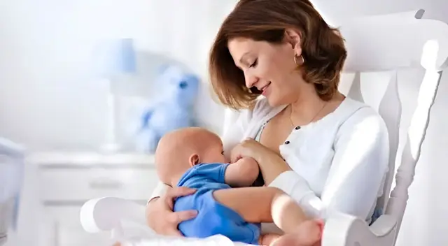 Amamantar no solo beneficia al bebé. También ayuda a la madre a recuperarse.