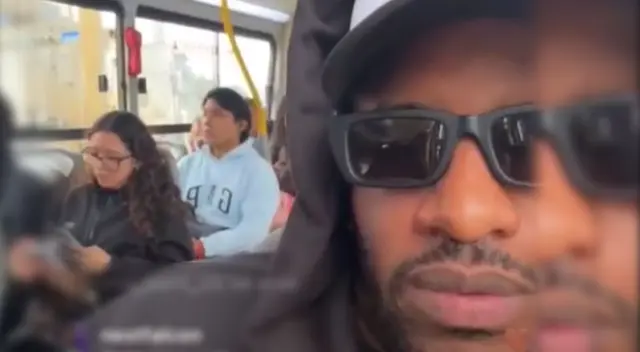 Jefferson Farfán causa FUROR al grabarse EN VIVO viajando en micro, pero NO PAGA su pasaje