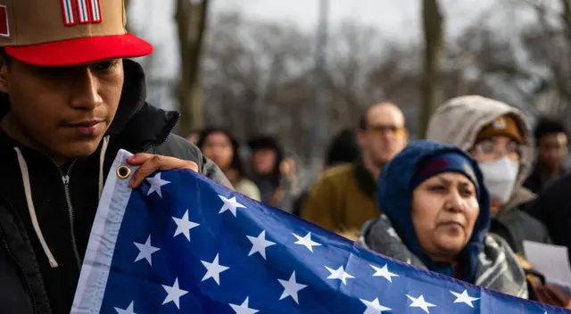 EE.UU. cierra puertas de ciudadanía con nueva ley de Trump.