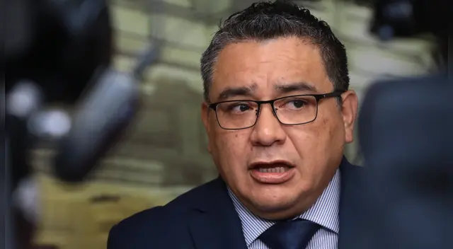 Impedimento de salida del país a Juan José Santiváñez por 18 meses