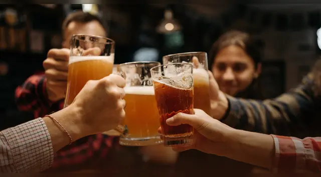 El enfoque científico que desafía las creencias sobre el consumo frecuente de alcohol.