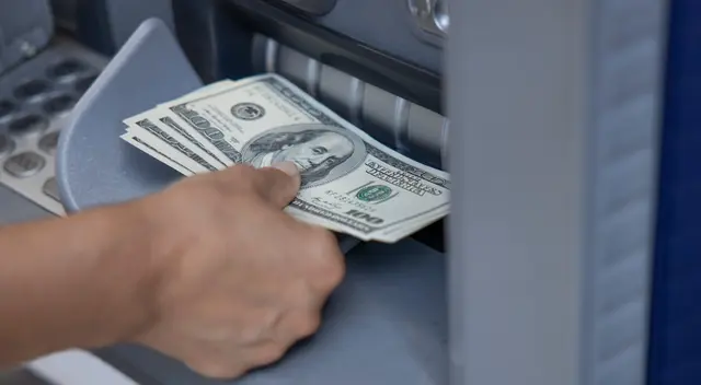 Cierre total de bancos por 24 horas impide mover grandes sumas de dinero. Cierre total de bancos por 24 horas impide mover grandes sumas de dinero.