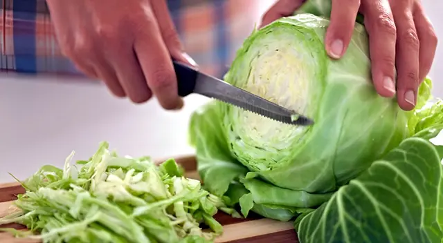 Conoce las propiedades antiinflamatorias y anticancerígenas de la col, además de sus nutrientes esenciales. Conoce las propiedades antiinflamatorias y anticancerígenas de la col, además de sus nutrientes esenciales.