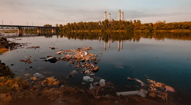 Científicos alertan: los ríos del mundo están desapareciendo o contaminados. Científicos alertan: los ríos del mundo están desapareciendo o contaminados.