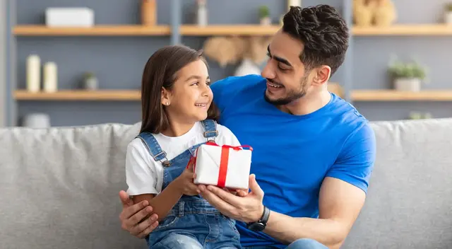 Las 100 frases más inspiradoras para honrar a papá este Día del Padre con los tuyos.