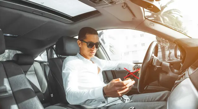 Se prohíbe el celular al conducir en Estados Unidos.