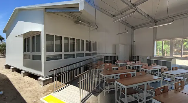 Entregan aulas modulares en Mórrope para fortalecen el aprendizaje.