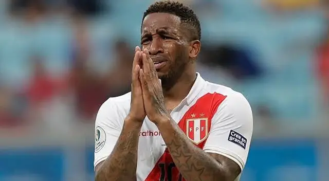 Jefferson Farfán informó sobre la lamentable muerte de un jugador de fútbol.