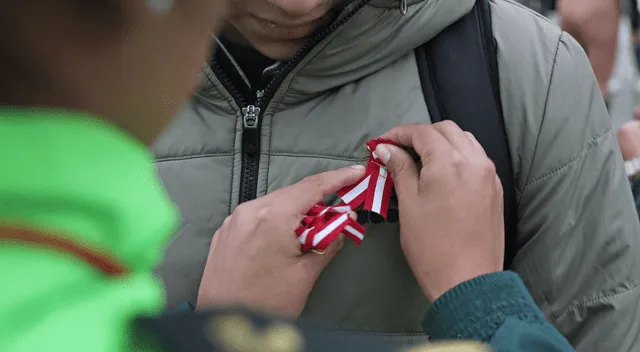 <strong> Fiestas Patrias: Conoce cuándo debe usarse la escarapela en el trabajo</strong>   