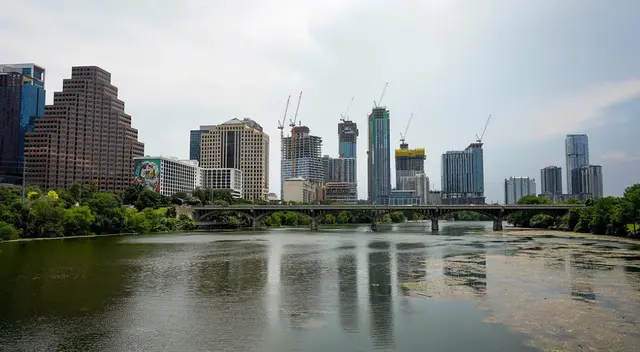 Encuentran 38 cadáveres en lago y la policía descarta accidentes.