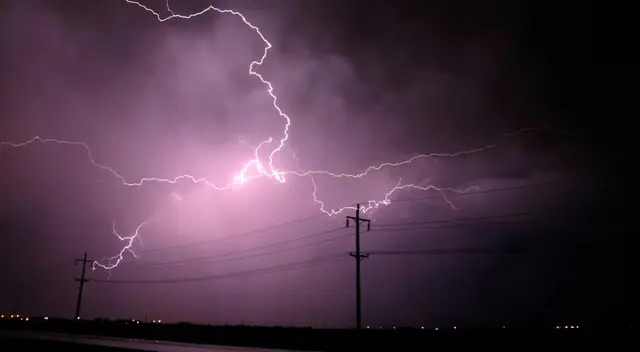 Tormenta poderosa se acerca con lluvias extremas.