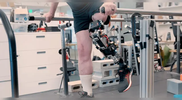 MIT desarrolla rodilla biónica que podría transformar la rehabilitación física para siempre.