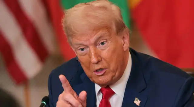 Trump desafía a aliados con nuevos aranceles del 30%. Trump desafía a aliados con nuevos aranceles del 30%.