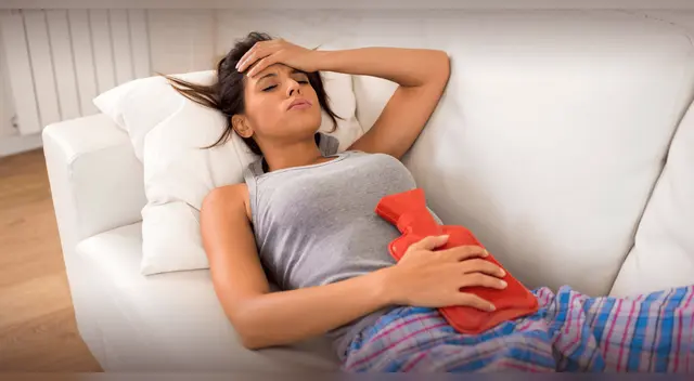 Estudio científico relaciona síntomas premenstruales con posibles afecciones cardíacas a largo plazo.