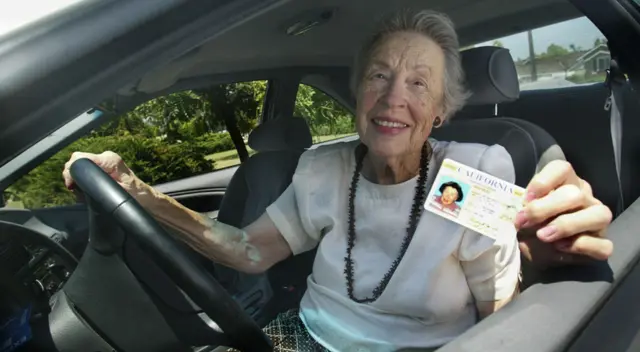 Mayores de 65 años obligados a cumplir nuevos requisitos para renovar su licencia en 2025.