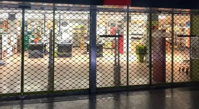 Un famoso supermercados de Estados Unidos anunció el cierre definitivo de todas sus sedes por bajas ventas. Conoce aquí los detalles. Un famoso supermercados de Estados Unidos anunció el cierre definitivo de todas sus sedes por bajas ventas. Conoce aquí los detalles.