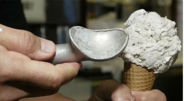 La FDA de Estados Unidos anunció el retiro inmediato de famoso helado del mercado por peligroso componente. Aquí los detalles.