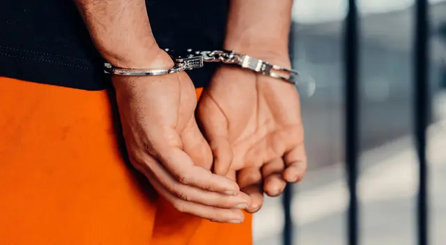 Acusan a un niño y su abuela del asesinato de un pequeño de 8 años.