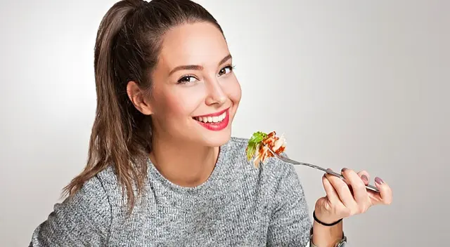 Descubre los mejores alimentos naturales que ayudan a controlar el hambre sin recurrir a productos artificiales.