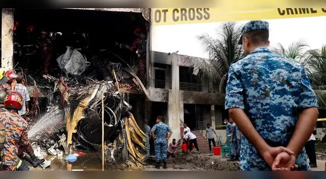 La caída de un avión militar en Bangladesh ha dejado al menos 30 personas muertas