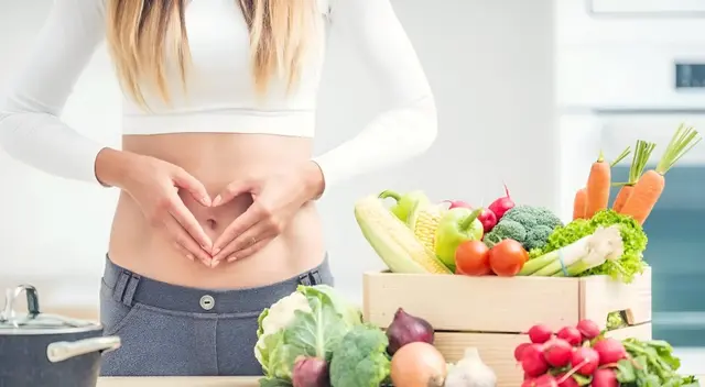 Elimina la hinchazón y mejora tu tránsito intestinal con esta lista de alimentos saludables
