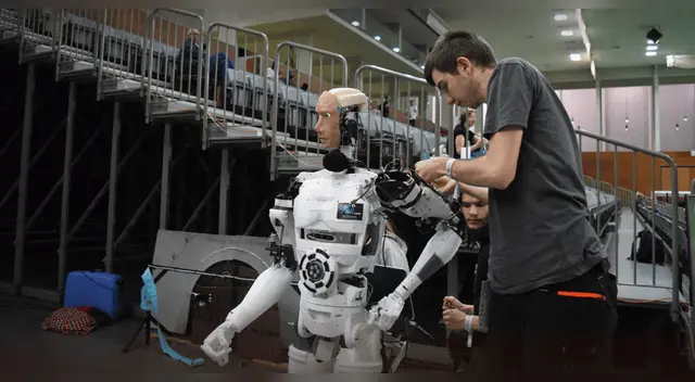 Científicos crean "robot caníbal" que aumenta su tamaño y fuerza al consumir robots pequeños.