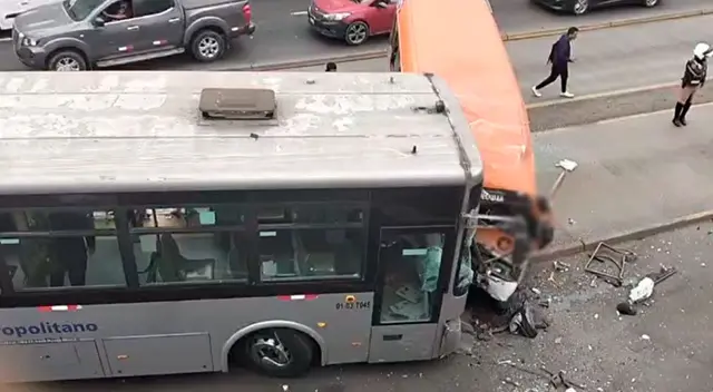 Anconeros protagonizan carrera en plena vía horas después del choque con bus del Metropolitano