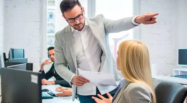 Empresas en Estados Unidos realizarán DESPIDOS MASIVOS para agosto.