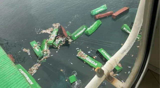 <strong> Puerto del Callao cerrado tras impactante accidente con buque taiwanés: decenas de contenedores al mar.</strong>   