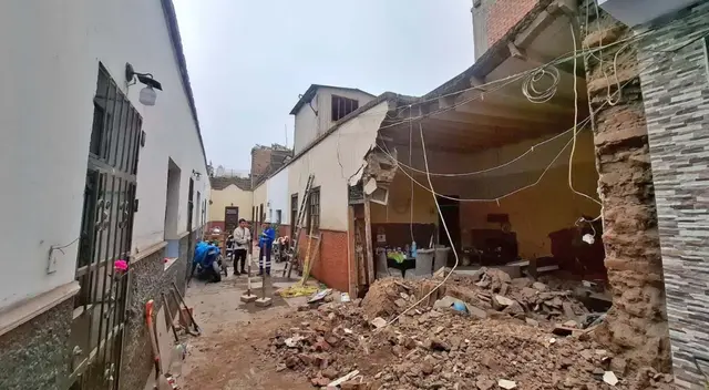 ¡Tragedia evitada! Rescatan con vida a niña de 12 años tras derrumbe de antigua vivienda en el Rimac ¡Tragedia evitada! Rescatan con vida a niña de 12 años tras derrumbe de antigua vivienda en el Rimac
