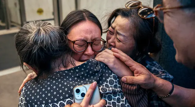 Detienen a estudiante coreana en EE. UU. su madre es sacerdotisa y hay presión por liberarla.