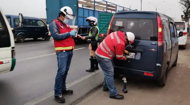 ¡Que no te sorprendan! Vehículos con placas terminadas en 5 deben pasar revisión técnica en agosto