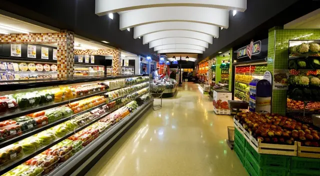 Famosa cadena de supermercados anuncia cierre definitivo de sus tiendas desde hoy y rematará miles de productos