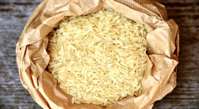 Consumidores indignados piden sacar del mercado marca de arroz muy vendida en el país.