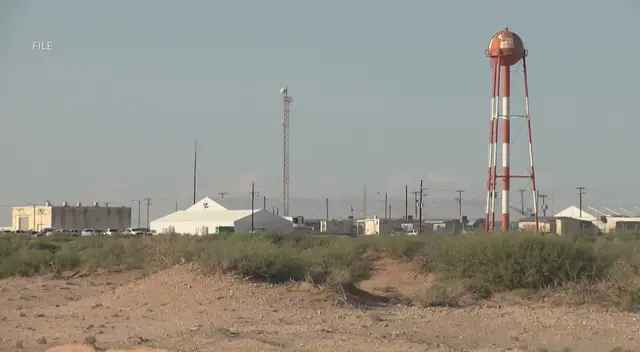 EE. UU. inaugura Camp East Montana carpas precarias y calor extremo para migrantes detenidos. EE. UU. inaugura Camp East Montana carpas precarias y calor extremo para migrantes detenidos.