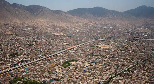Barrios enteros se hunden silenciosamente por suelos inestables en estos tres distritos limeños