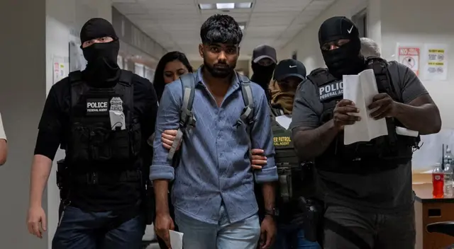 EE.UU. bajo tensión miedo migrante por irrupción de agentes enmascarados.