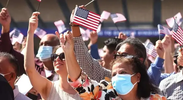 Regla de miedo en USCIS vecinos y empleadores decidirán tu futuro como ciudadano.